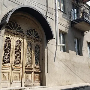 https://family-guest-house.alltbilisihotels.com